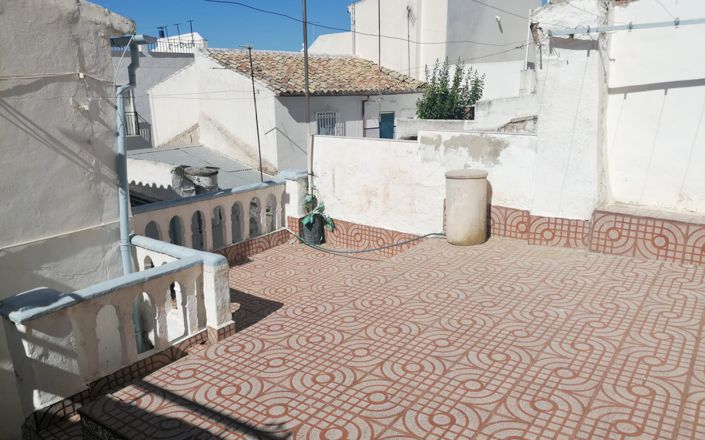 Image No.2-8 Bed House for sale