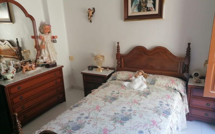 Image No.21-8 Bed House for sale