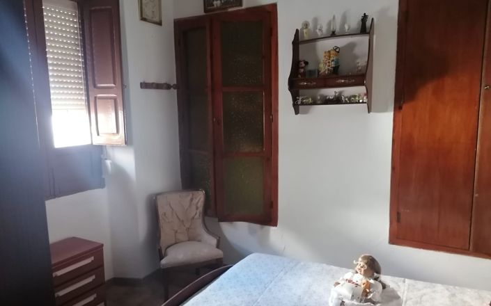 Image No.24-8 Bed House for sale