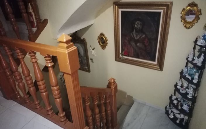 Image No.25-8 Bed House for sale