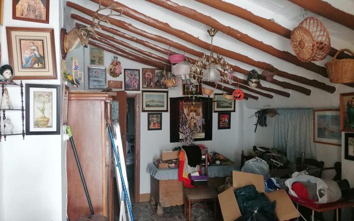 Image No.36-8 Bed House for sale