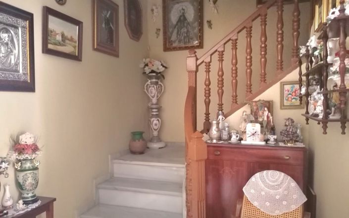 Image No.5-8 Bed House for sale