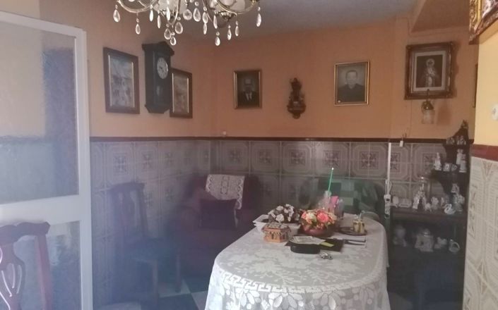 Image No.6-8 Bed House for sale