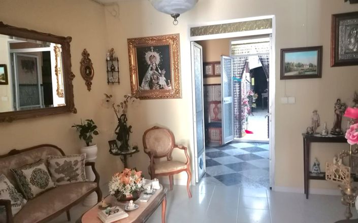 Image No.8-8 Bed House for sale