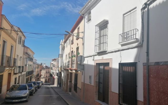 Image No.1-4 Bed House for sale