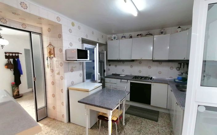 Image No.12-4 Bed House for sale