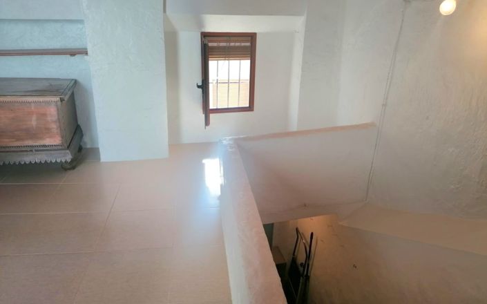 Image No.35-4 Bed House for sale