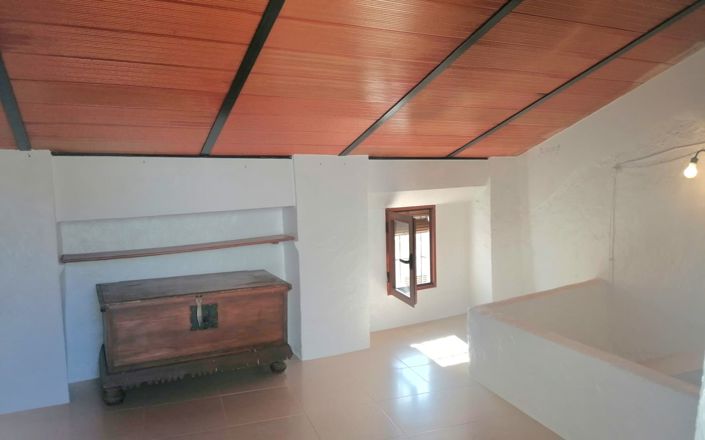 Image No.36-4 Bed House for sale