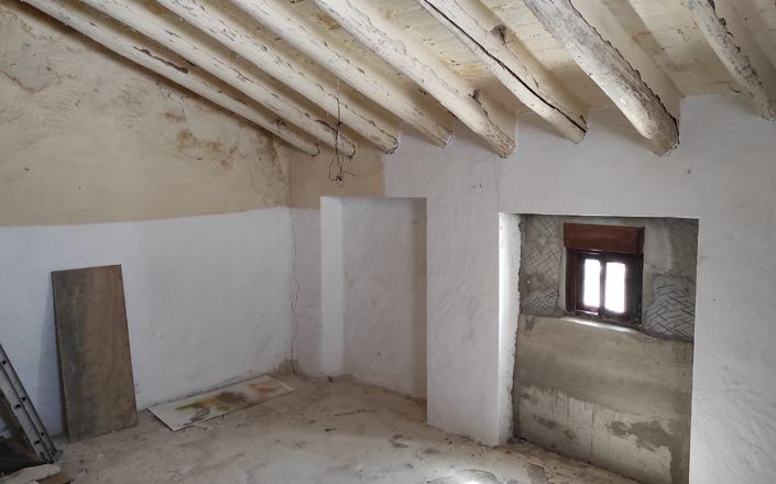 Image No.30-4 Bed House for sale