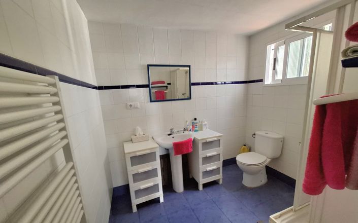 Image No.20-4 Bed House for sale