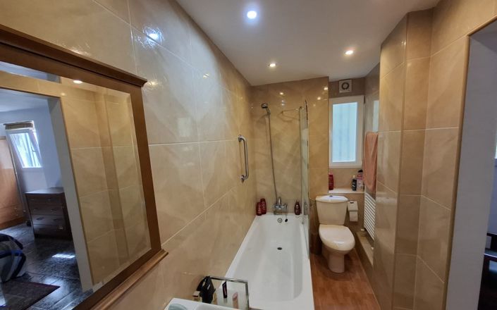 Image No.24-4 Bed House for sale