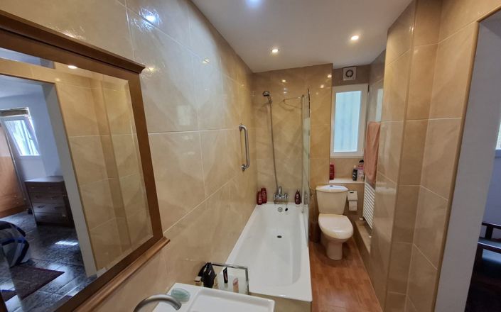 Image No.25-4 Bed House for sale