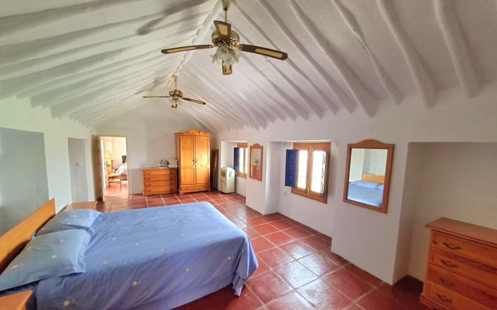 Image No.28-4 Bed House for sale