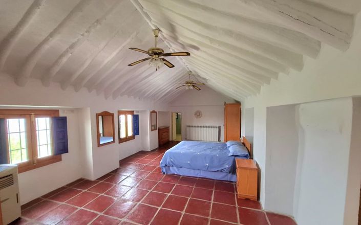 Image No.33-4 Bed House for sale