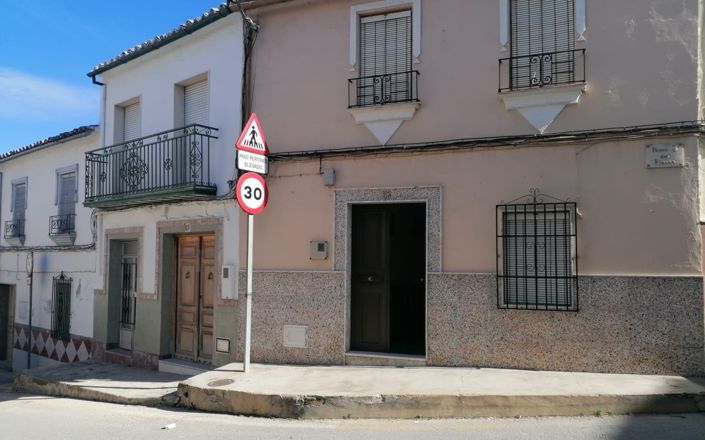 Image No.1-3 Bed House for sale