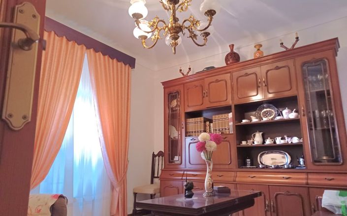 Image No.10-4 Bed House for sale