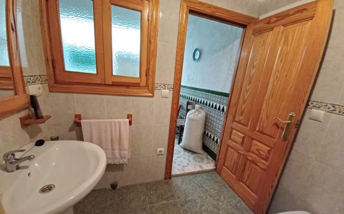 Image No.16-4 Bed House for sale