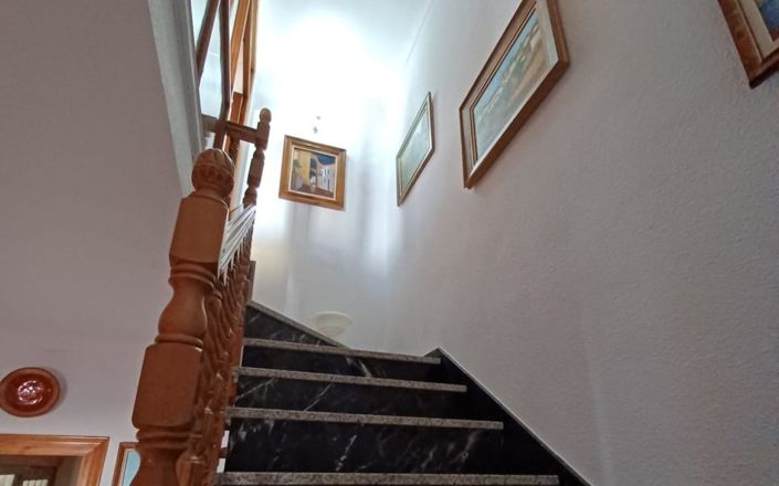 Image No.20-4 Bed House for sale