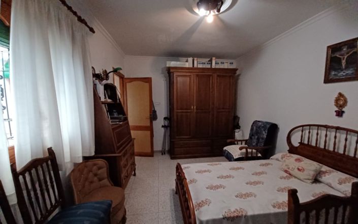 Image No.22-4 Bed House for sale