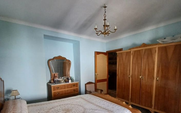 Image No.24-4 Bed House for sale