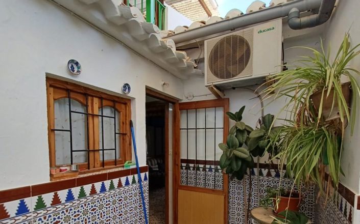 Image No.40-4 Bed House for sale