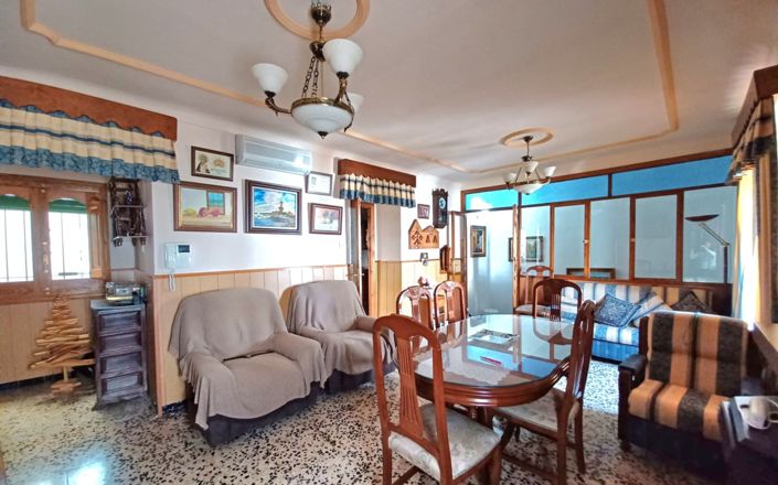 Image No.8-4 Bed House for sale