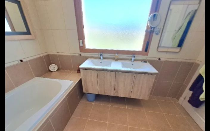 Image No.63-4 Bed House for sale