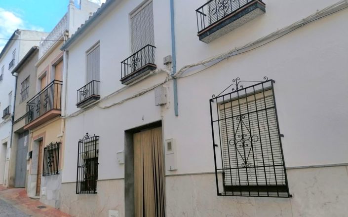 Image No.1-3 Bed House for sale