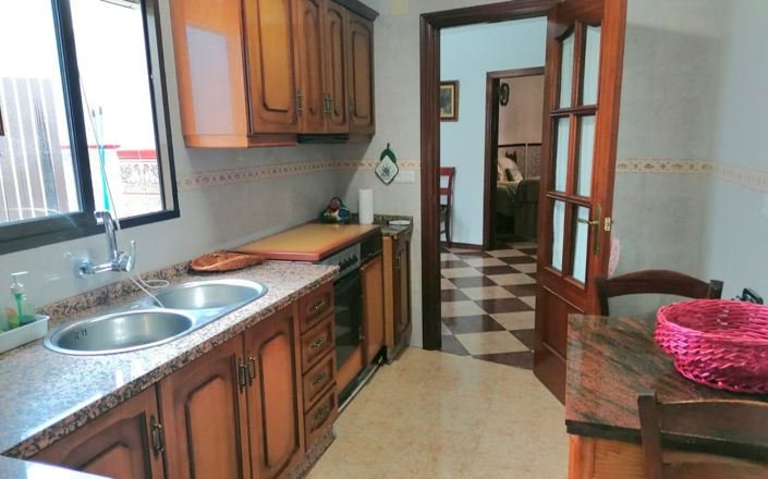 Image No.14-3 Bed House for sale