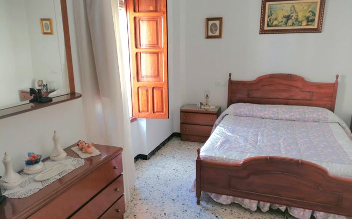 Image No.21-3 Bed House for sale