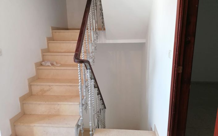 Image No.17-5 Bed House for sale