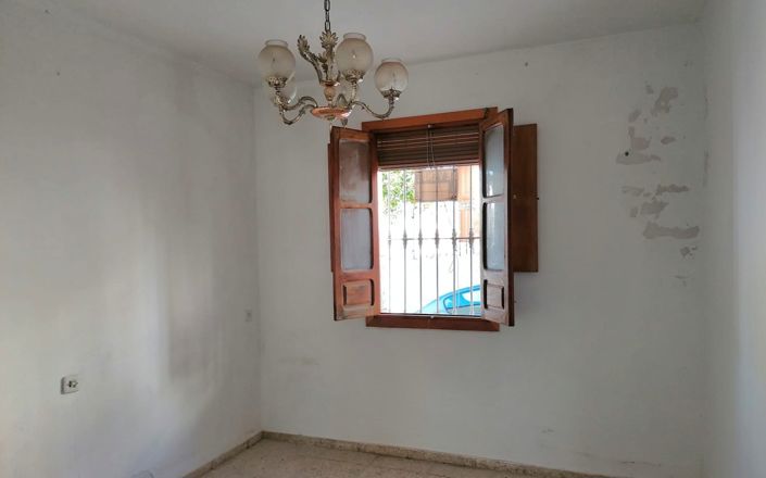 Image No.7-5 Bed House for sale