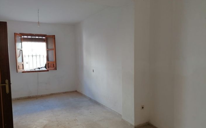 Image No.8-5 Bed House for sale