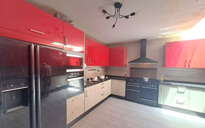 Image No.12-5 Bed House for sale