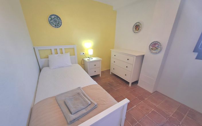 Image No.18-3 Bed House for sale