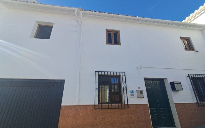 Image No.2-3 Bed House for sale