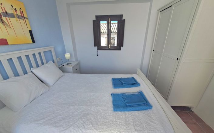 Image No.25-3 Bed House for sale