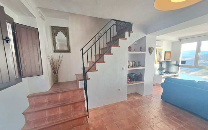 Image No.3-3 Bed House for sale