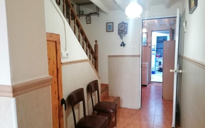 Image No.5-2 Bed House for sale