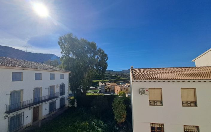 Image No.12-3 Bed House for sale