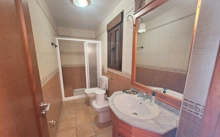 Image No.16-4 Bed House for sale