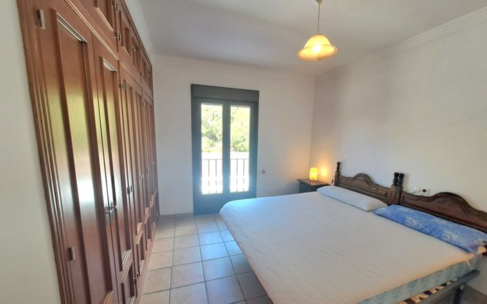 Image No.18-4 Bed House for sale