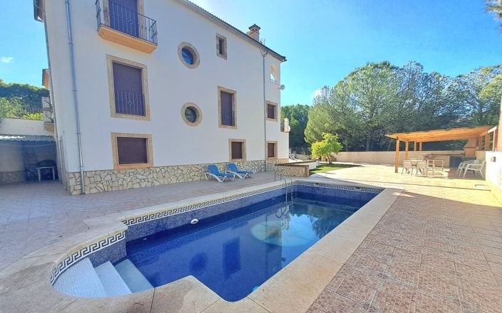 Image No.2-4 Bed House for sale