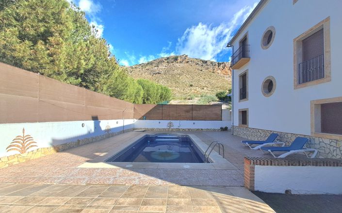 Image No.3-4 Bed House for sale