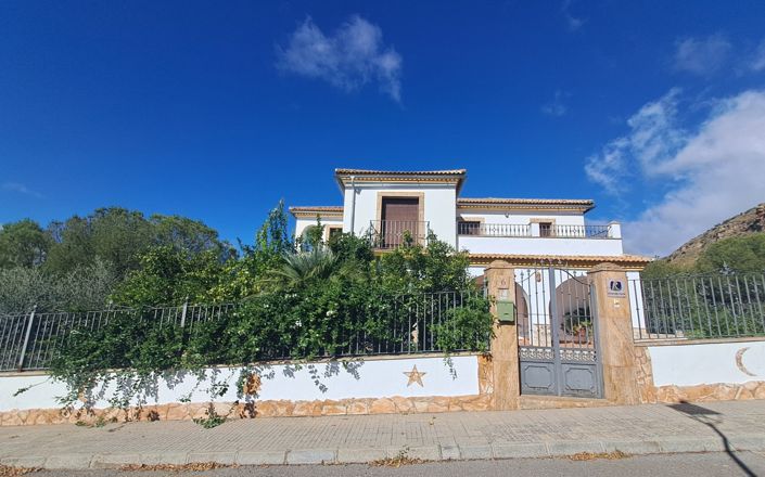 Image No.45-4 Bed House for sale