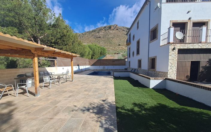 Image No.6-4 Bed House for sale