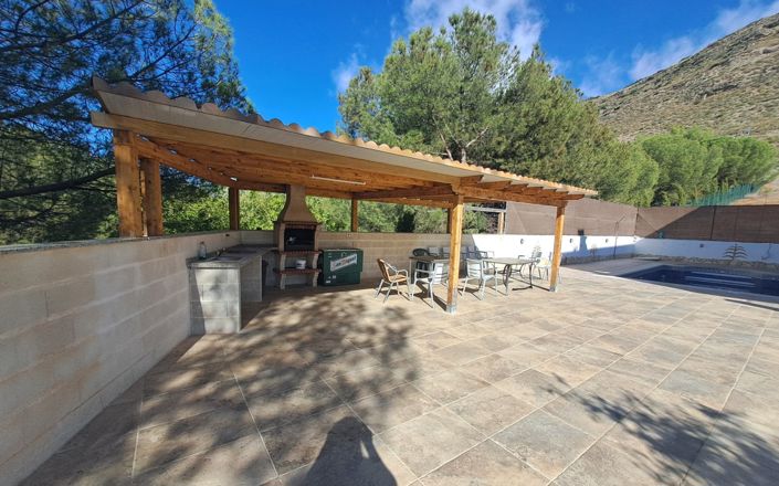 Image No.8-4 Bed House for sale