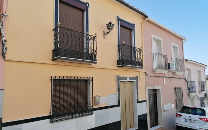 Image No.1-5 Bed House for sale