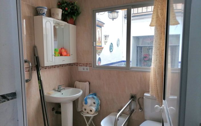 Image No.17-5 Bed House for sale