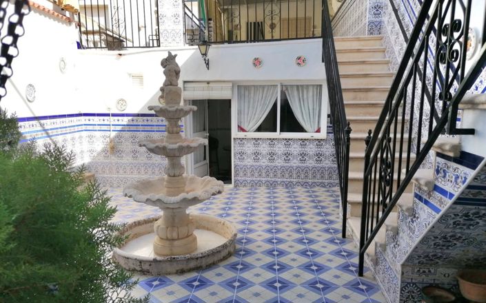 Image No.2-5 Bed House for sale